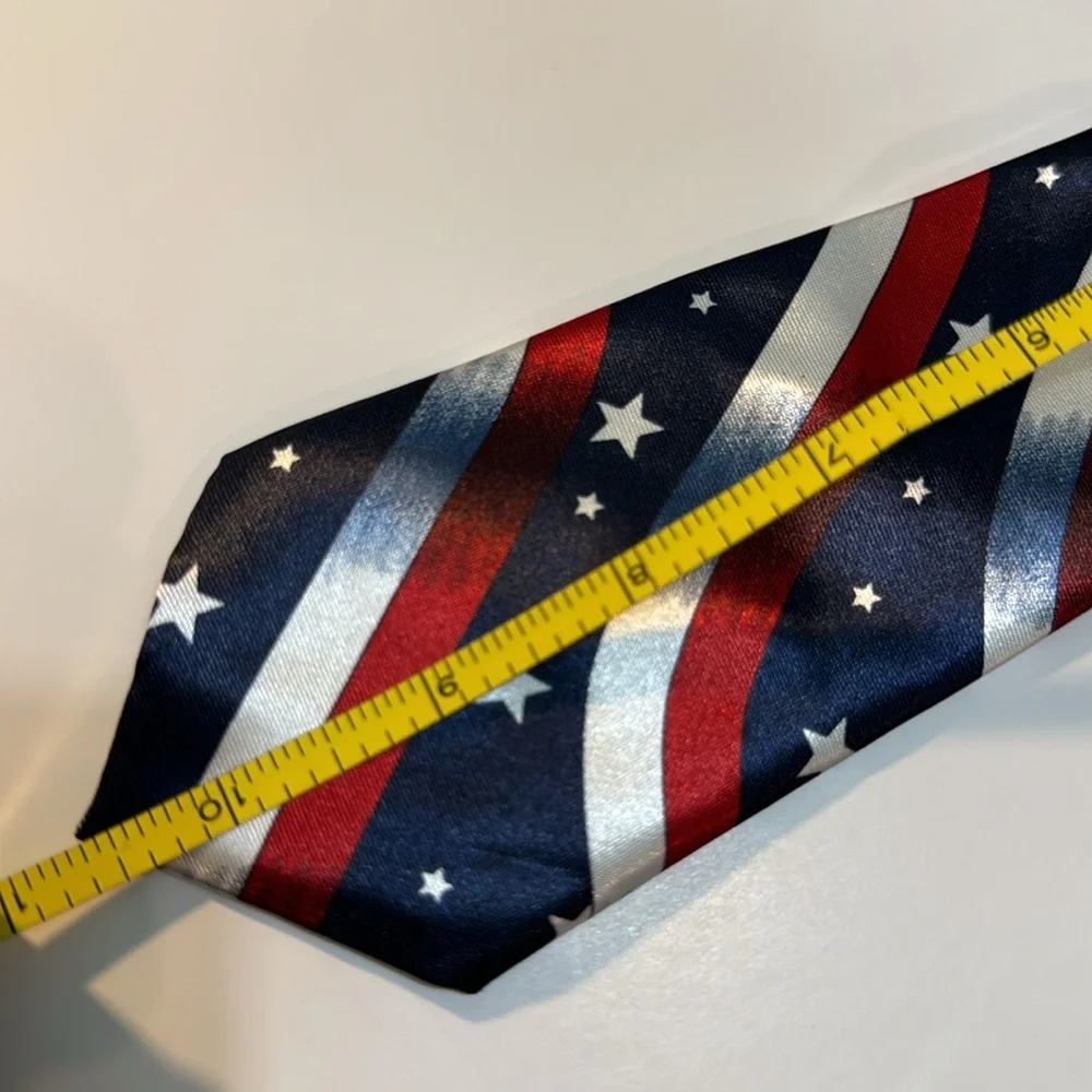 Tie patriotic child’s